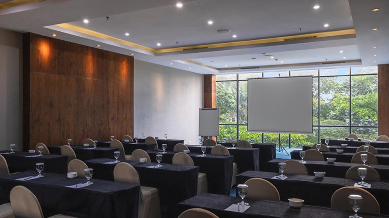 Veranda Hotel Pakubuwono Джакарта Экстерьер фото
