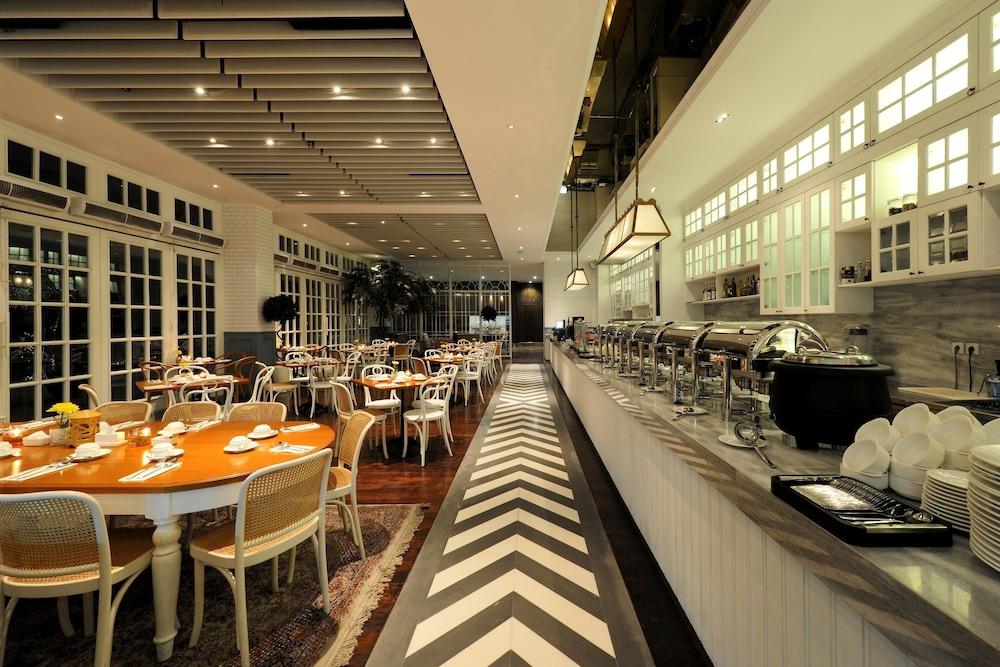 Veranda Hotel Pakubuwono Джакарта Экстерьер фото