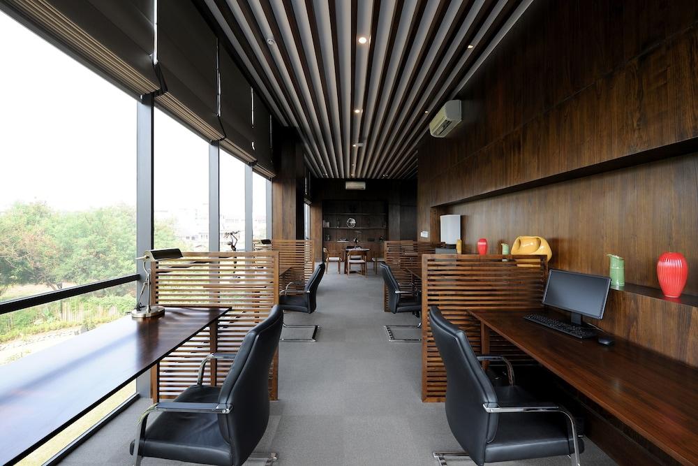 Veranda Hotel Pakubuwono Джакарта Экстерьер фото